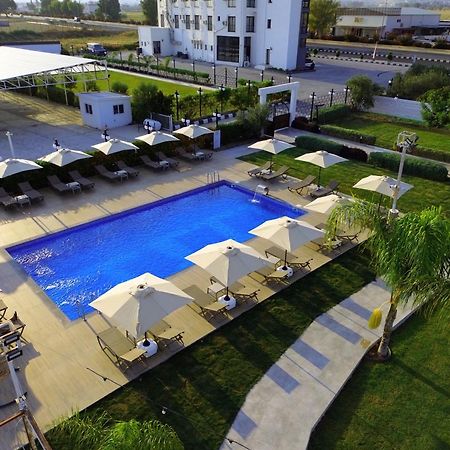 Cezar'S Airport Hotel Nicosia Exterior foto