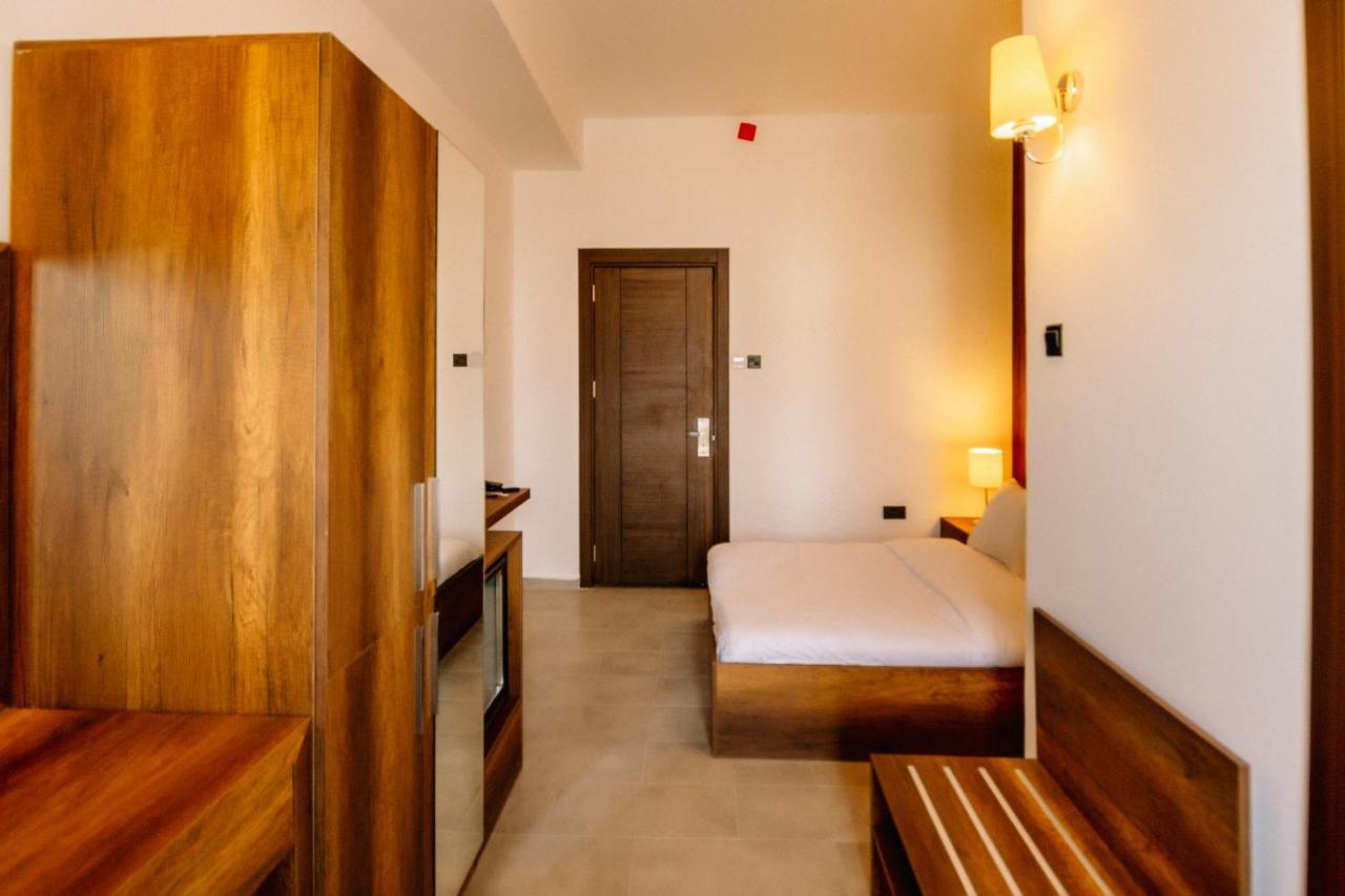 Cezar'S Airport Hotel Nicosia Exterior foto