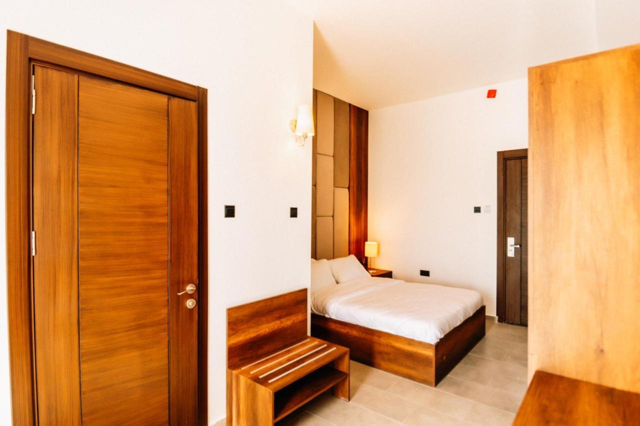 Cezar'S Airport Hotel Nicosia Exterior foto